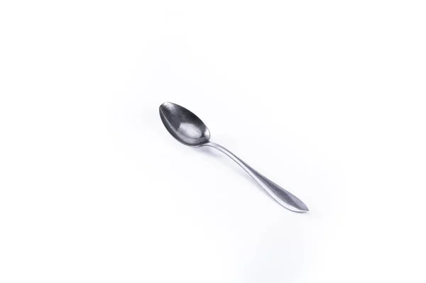 Cuchara de té de plata sobre un fondo blanco . — Foto de Stock