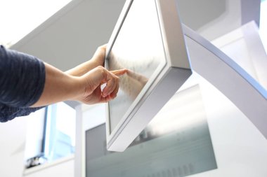 Yazıcı. Yazıcı kontrol panelini destekler, yazdırma işlemini denetler