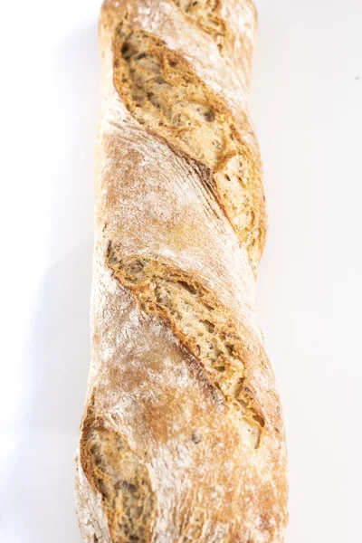 Baguette. Brot auf weißem Hintergrund. traditionelles Brot. — Stockfoto