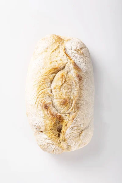 Pane tradizionale. Pane su sfondo bianco . — Foto Stock