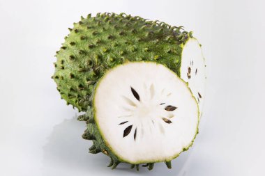 GuanaBANA, egzotik bir meyve. Tatlı tropikal yeşil meyve