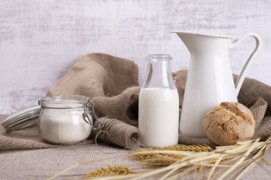 Shavuos, süt ürünleri ve meyveler. Geleneksel Yahudi tatili