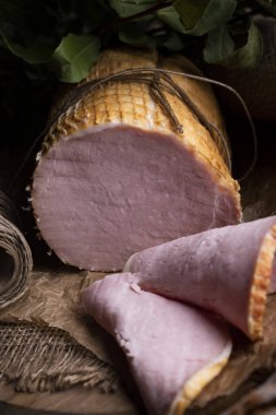 Kırsal domuz sosisi. Geleneksel jambon. Geleneksel tarifi