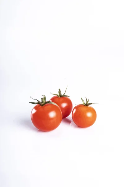 Tomates. Tomates rojos sobre fondo blanco — Foto de Stock