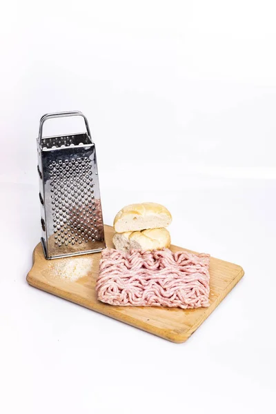 Minced pork, minced meat, dry roll on a wooden board. — Stock Photo, Image