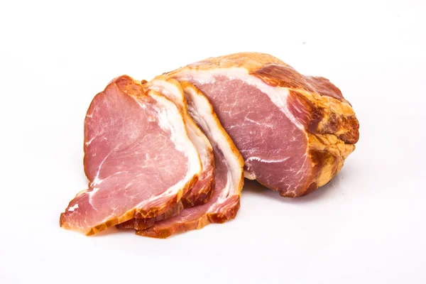 Varkensvlees ham. Koud vlees op een witte achtergrond. — Stockfoto