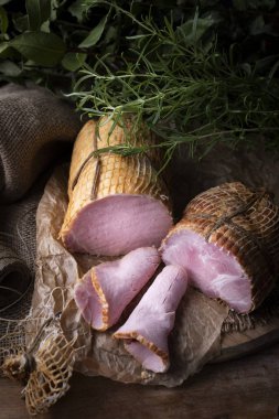 Kırsal domuz sosisi. Geleneksel jambon. Geleneksel tarifi