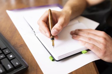 Notlar. çalışan defteri takviminde olay kaydeder