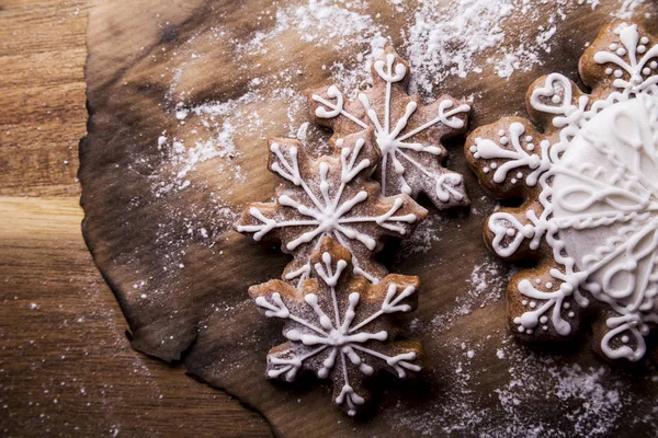 Christmas gingerbread. Sugered Cakes. Traditional homemade spice cookies. — Stock Photo, Image