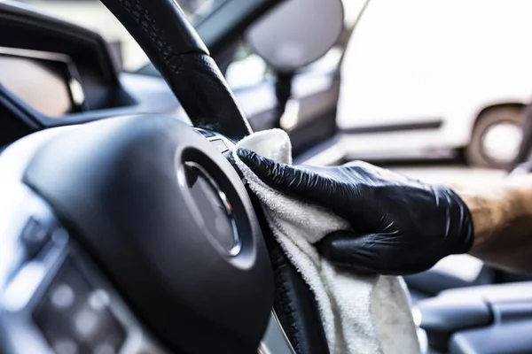 Cleaning the car steering wheel. Car detailing. — Stock Photo, Image