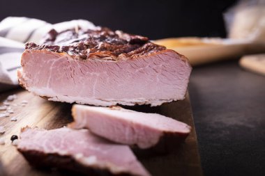 Tütsülenmiş jambon Geçmişe dönük geleneksel domuz jambonu