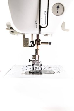 Dikiş makinesi ayağı. Profesyonel modern dikiş makinesi..