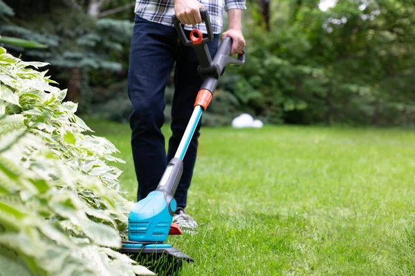 Garden Work Cutting Lawn Cordless Grass Trimmer Edger Close Mowing — Stock Photo, Image