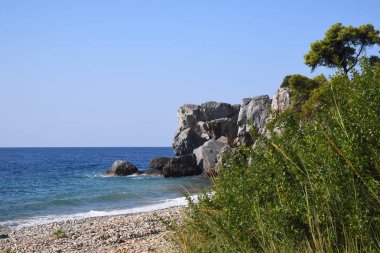 Görünümünde Ani sahilde yakınındaki şehir Selanik, Yunanistan, Kassandra Yarımadası 23-08-18