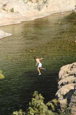 Daldırma bir çocuk bir sel, Corsica, Fransa, 24-08-11