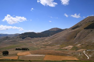 İtalya, Umberiye, 19-08-20 'deki SIbillini Dağları Ulusal Parkı' ndaki Dağlar