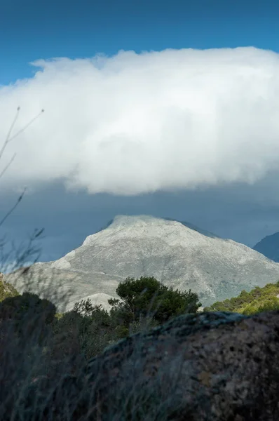 Weißer berg in spanien, montes de malaga — Stockfoto