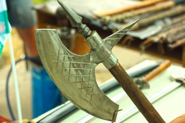 Demirciler Festivali işçilik, baltalar, bıçaklar, sikkeler, hediyelik eşya ve diğer mallar, dövme metal sokak sergisi