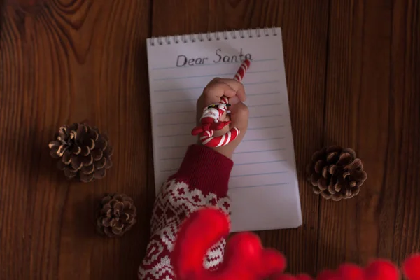 Дорогой Санта письмо, рождественская открытка. Детство мечтает о подарках. Новогодняя концепция . — стоковое фото
