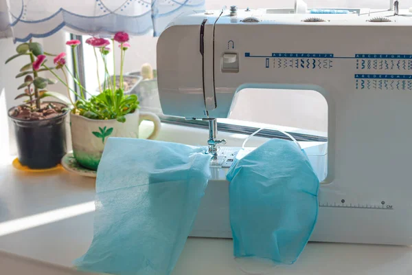 Handmade Sew Face Mask Coronavirus Disease Covid Pandemia Sewing Machine — Stock Photo, Image