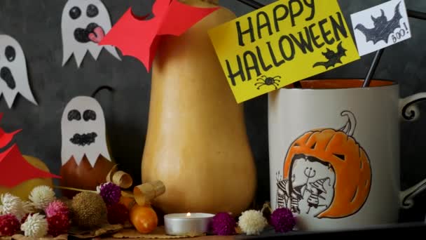 Creative Happy Halloween Kompozice Šálkem Kávy Dýní Podzimními Listy Květy — Stock video