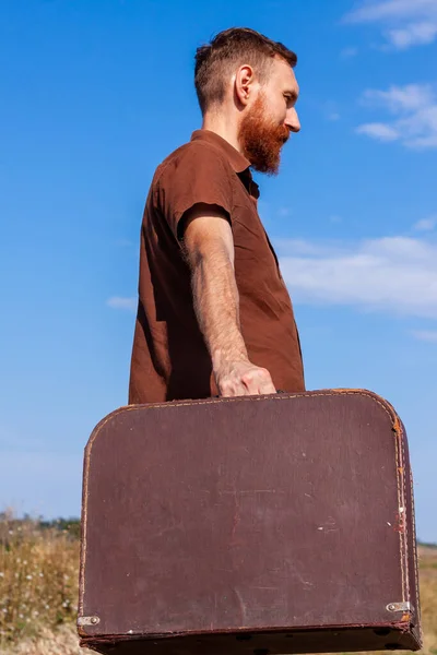 Handsome Hipster Man Lush Beard Mustache Holds Brown Vintage Suitcase — Stock Photo, Image