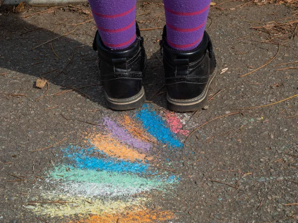 Tiza Arco Iris Infantil Dibujo Arte Sobre Asfalto Pintado Con —  Fotos de Stock