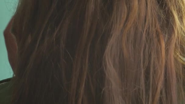 Wielki Brązowy Nevus Kobiecej Szyi Młoda Kobieta Chowa Pieprzyk Pod — Wideo stockowe