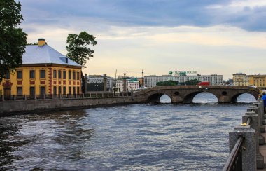 odolo Palace granit bankalar arasında nehir akar