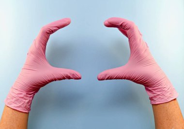 İki el parchatka Hold.