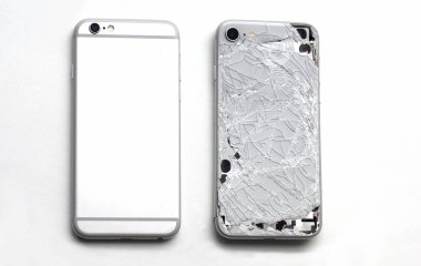 iki beyaz telefonları: kırık, kaza ve yeni