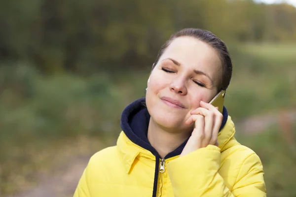 Happy Cheerful Young Woman Chatting Talking Having Conversation Her Cell — Stock Photo, Image