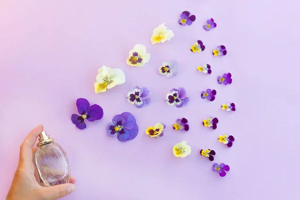 Duft Duft Parfümsprühflasche Der Hand Frisches Blumiges Aroma Und Blumen — Stockfoto