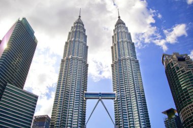 KUALA-LUMPUR, MALAYSIA - 03.03.20: İkiz kuleler Petronas. Dünyanın en yüksek ikiz kuleleri..