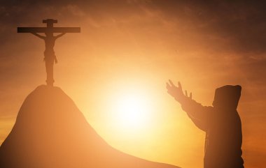 adam Kollarını açarak Hıristiyan ibadet. Eucharist terapi Katolik Paskalya tövbe yardım Tanrı korusun dua zihin ödünç verdi. Hıristiyan kavramı arka plan.