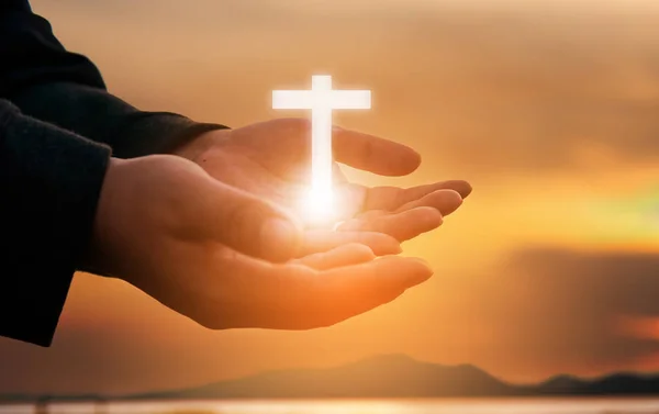 Les mains humaines ouvrent la paume vers le haut culte. Eucharistie Thérapie Dieu béni Il — Photo