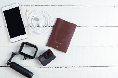 kamera, pasaport ve seyahat accesso ile üst görünüm seyahat konsepti