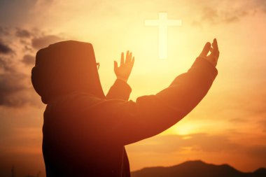 İnsan elinin hurma ibadet kadar açın. Eucharist terapi korusun Tanrı o