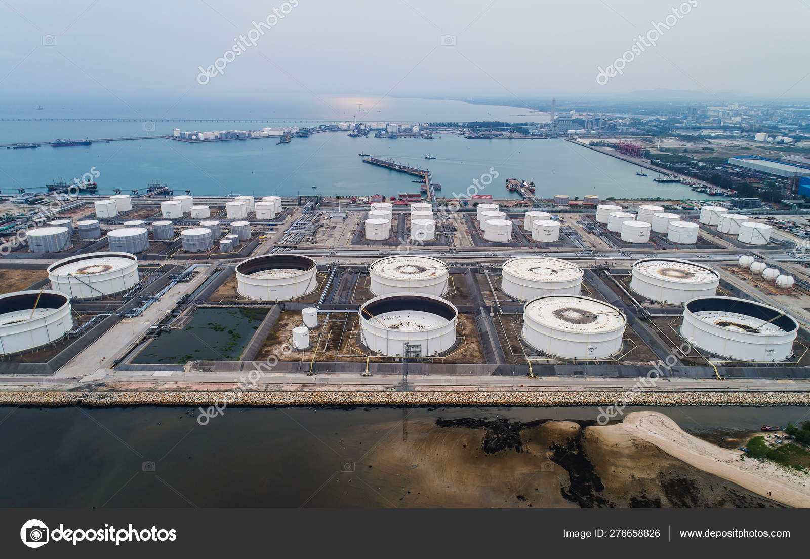 Сайты нефтяных терминалов. Сайты нефтяных терминалов. Oil terminals in rotterdam. Конусные отбойные устройства. Нефтяной терминал.