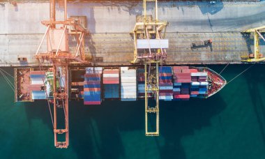 Hava görünümü deniz limanı ithalat Expo konteyner kargo yükleme gemisi