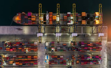 Hava görünümü deniz limanı ithalat Expo konteyner kargo yükleme gemisi