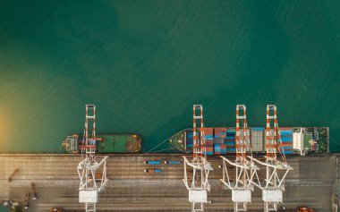 Hava görünümü deniz limanı ithalat Expo konteyner kargo yükleme gemisi