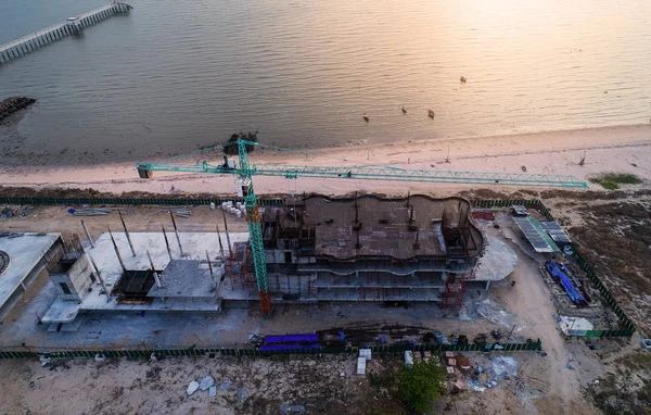 Condominium construction site aerial view. Construction crane an — Stock Photo, Image