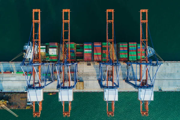 Navio de contêiner de vista aérea para contêiner de carregamento de porto marítimo para imp — Fotografia de Stock