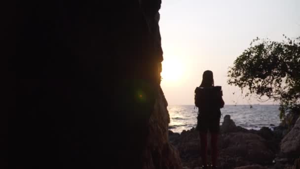 Images Rouleau Randonneurs Les Femmes Asiatiques Voyagent Pour Explorer Rocher — Video