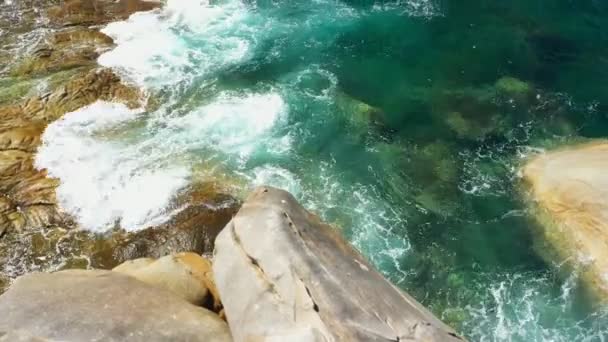Záběry Roll Letecký Pohled Drone Střílel Oceánské Vlny Krásná Tropická — Stock video