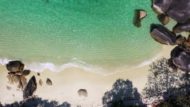 Záběry Roll Letecký Pohled Drone Střílel Oceánské Vlny Krásná Tropická — Stock video
