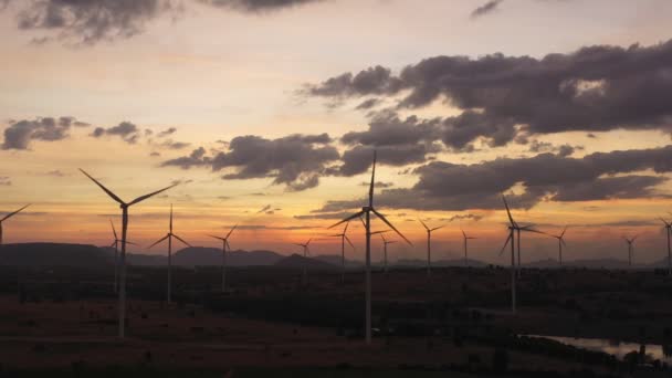 Luchtfoto Van Wind Turbines Van Opslaan Energie Besparen Wereld Video — Stockvideo