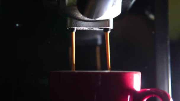 Кадр Ролл Разлива Потока Кофе Машины Чашку Домашний Горячий Эспрессо — стоковое видео