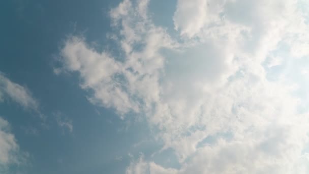 Bewegungswolken Bilden Geschwollene Flauschige Weiße Wolken Himmel Zeitraffer Langsam Ziehende — Stockvideo